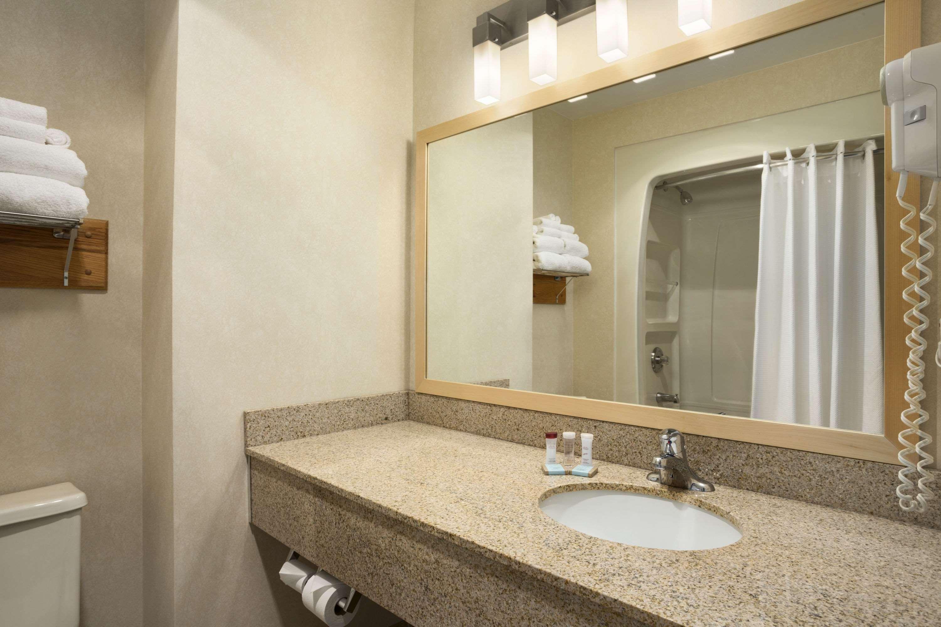 Travelodge By Wyndham Chatham Εξωτερικό φωτογραφία