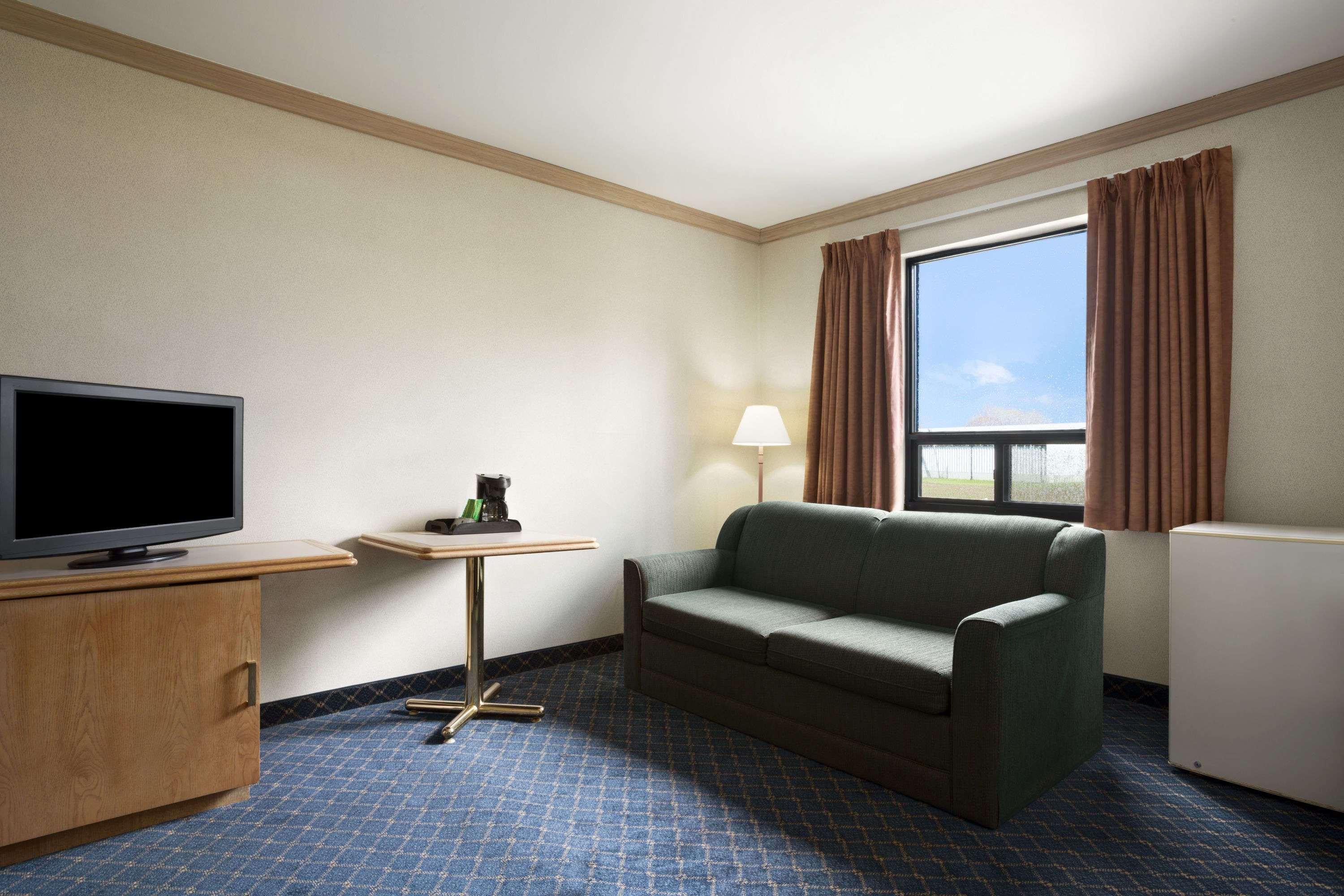 Travelodge By Wyndham Chatham Εξωτερικό φωτογραφία