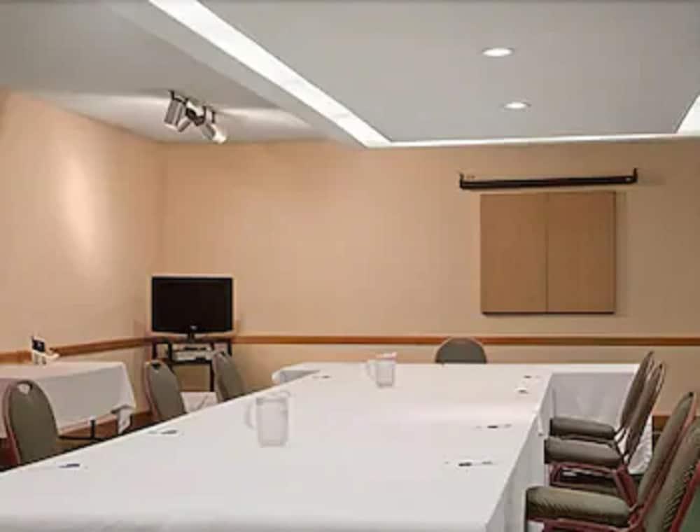 Travelodge By Wyndham Chatham Εξωτερικό φωτογραφία