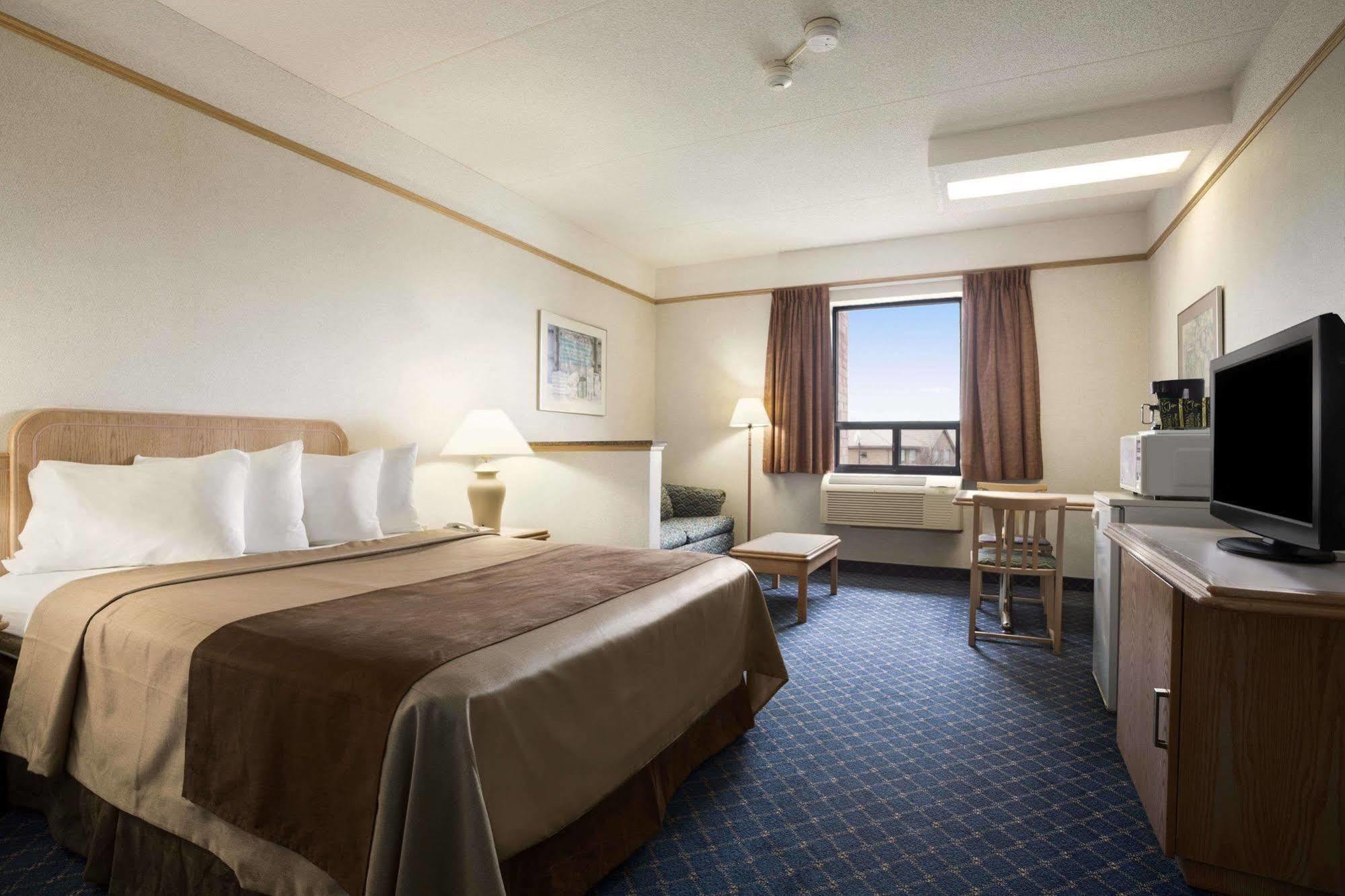Travelodge By Wyndham Chatham Εξωτερικό φωτογραφία